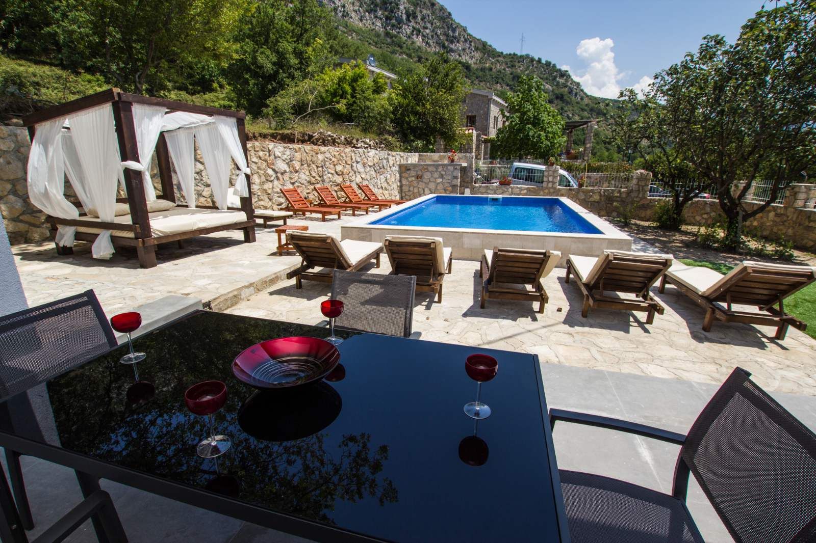 Vila sa bazenom i pogledom na more. Maine, Budva. - Amfora Real Estate