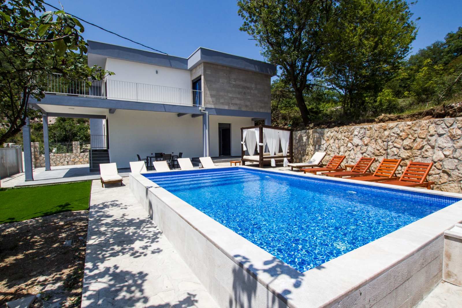 Vila sa bazenom i pogledom na more. Maine, Budva. - Amfora Real Estate