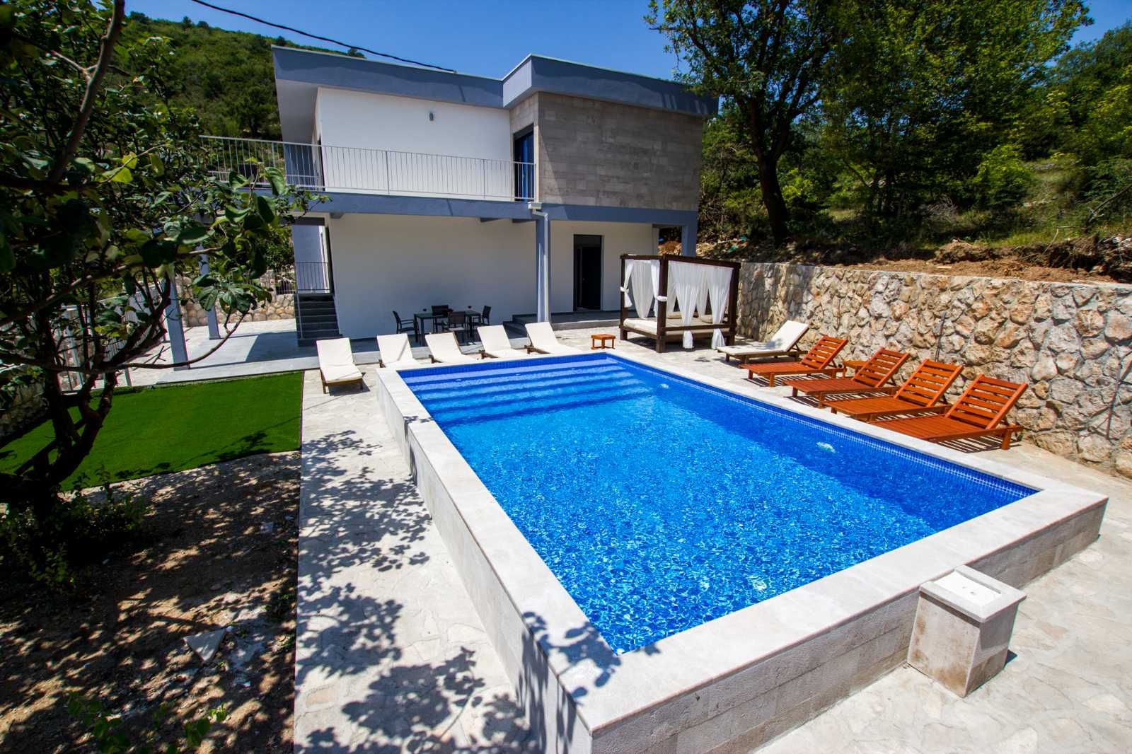 Vila sa bazenom i pogledom na more. Maine, Budva. - Amfora Real Estate