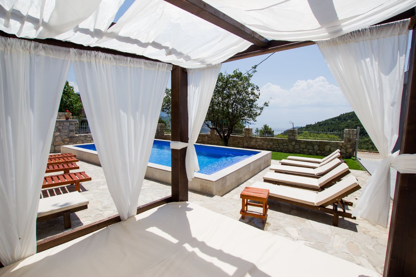 Vila sa bazenom i pogledom na more. Maine, Budva. - Amfora Real Estate