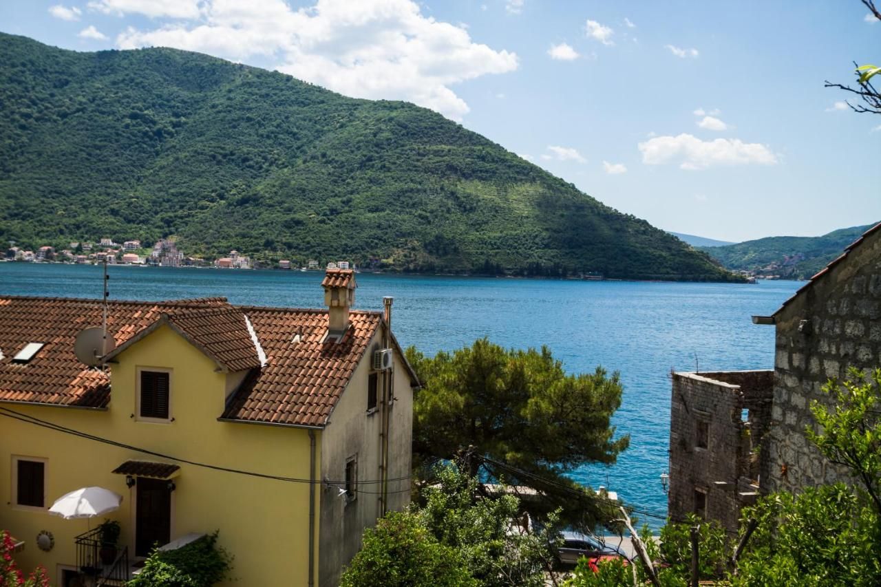 Vila 136 m² na parceli 150 m², 50 m od mora s pogledom na more – Perast - Amfora Real Estate