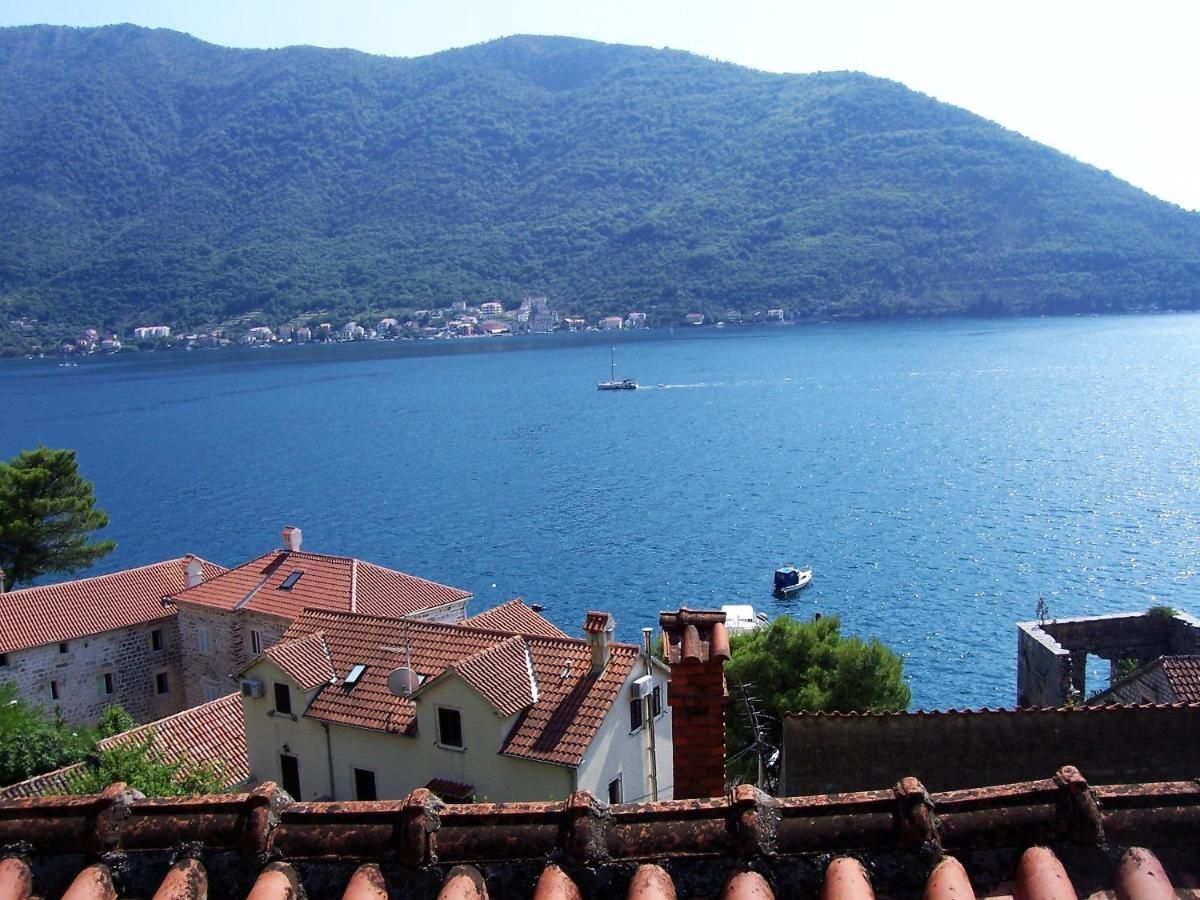 Vila 136 m² na parceli 150 m², 50 m od mora s pogledom na more – Perast - Amfora Real Estate