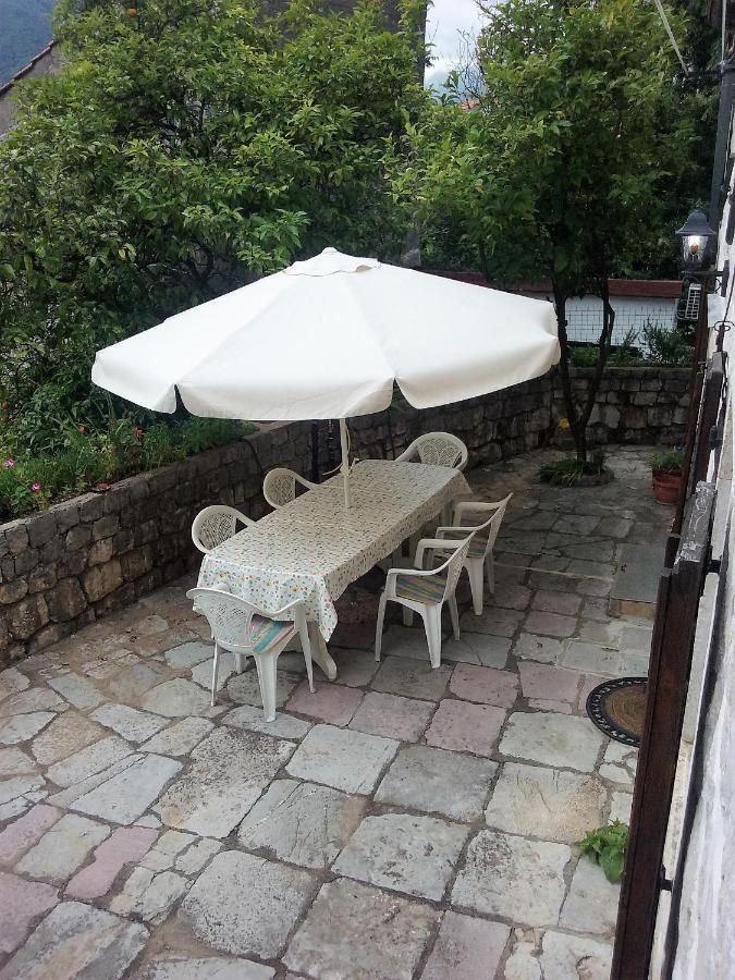Vila 136 m² na parceli 150 m², 50 m od mora s pogledom na more – Perast - Amfora Real Estate