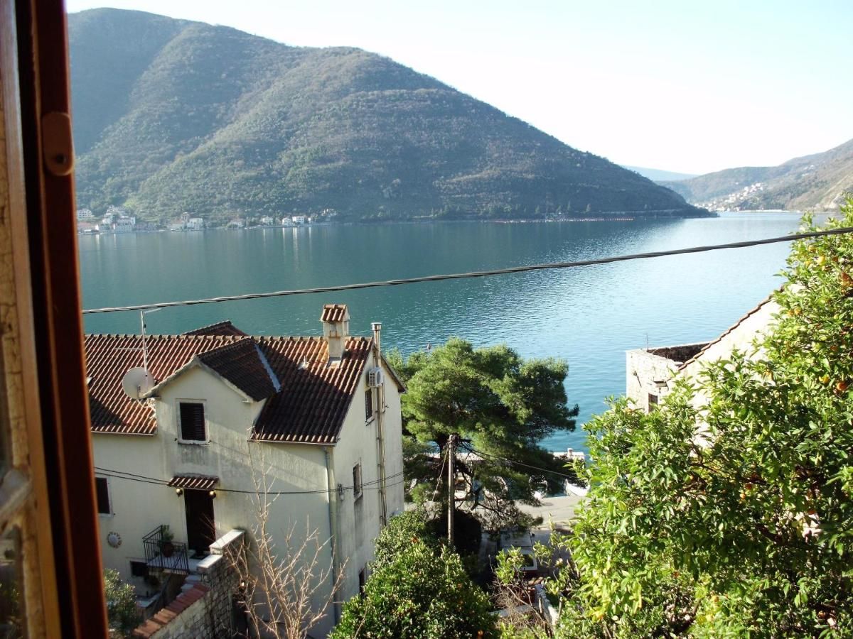 Vila 136 m² na parceli 150 m², 50 m od mora s pogledom na more – Perast - Amfora Real Estate