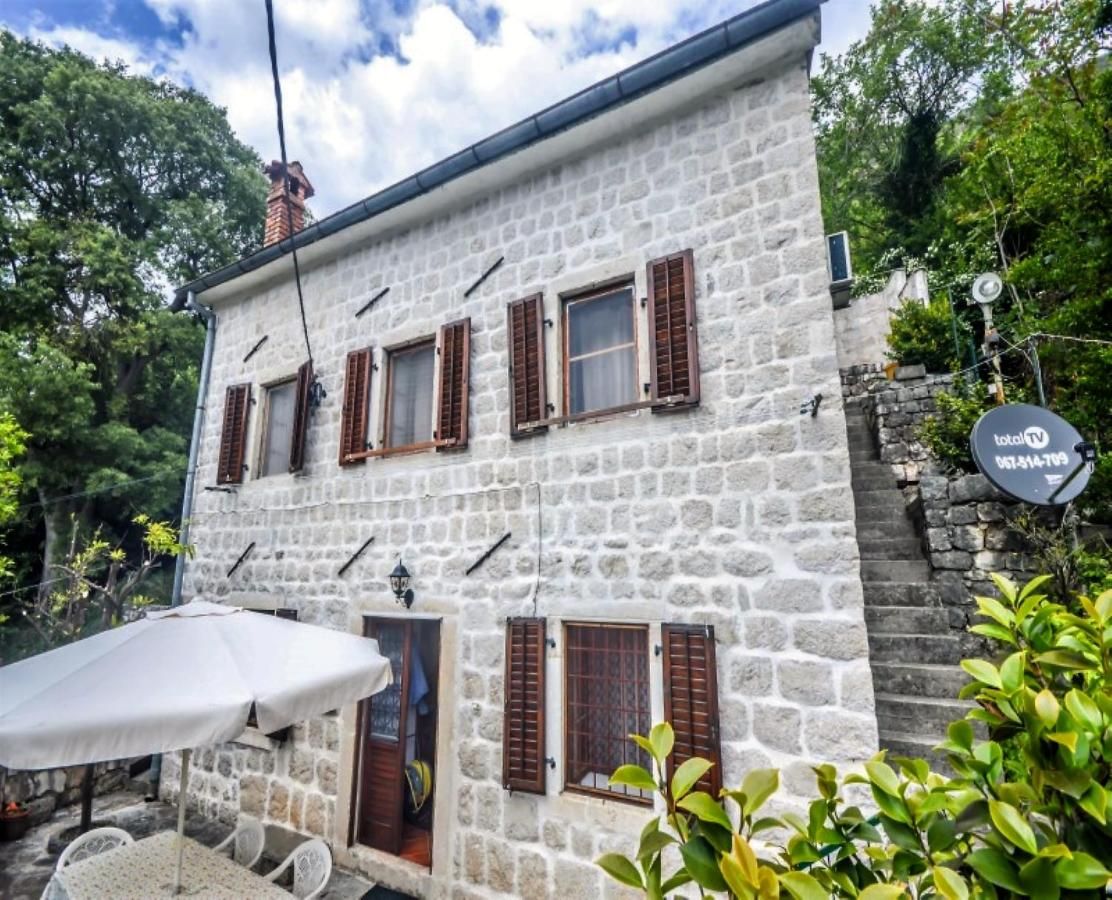 Vila 136 m² na parceli 150 m², 50 m od mora s pogledom na more – Perast - Amfora Real Estate