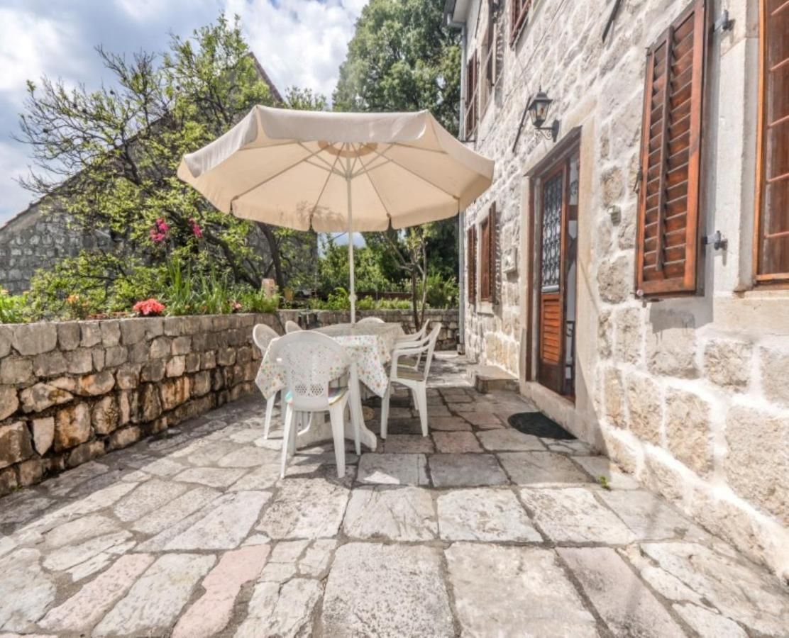 Vila 136 m² na parceli 150 m², 50 m od mora s pogledom na more – Perast - Amfora Real Estate
