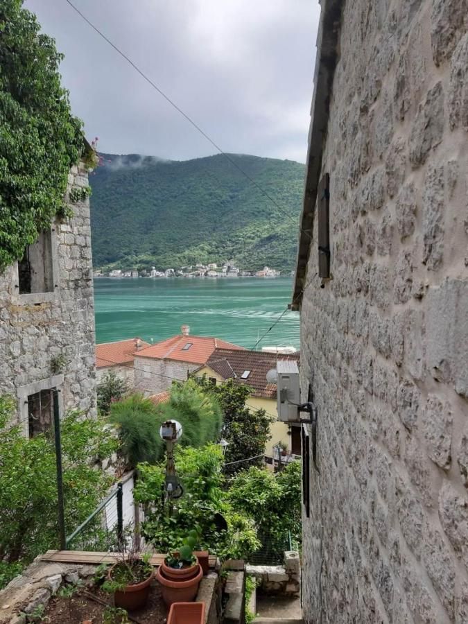Vila 136 m² na parceli 150 m², 50 m od mora s pogledom na more – Perast - Amfora Real Estate