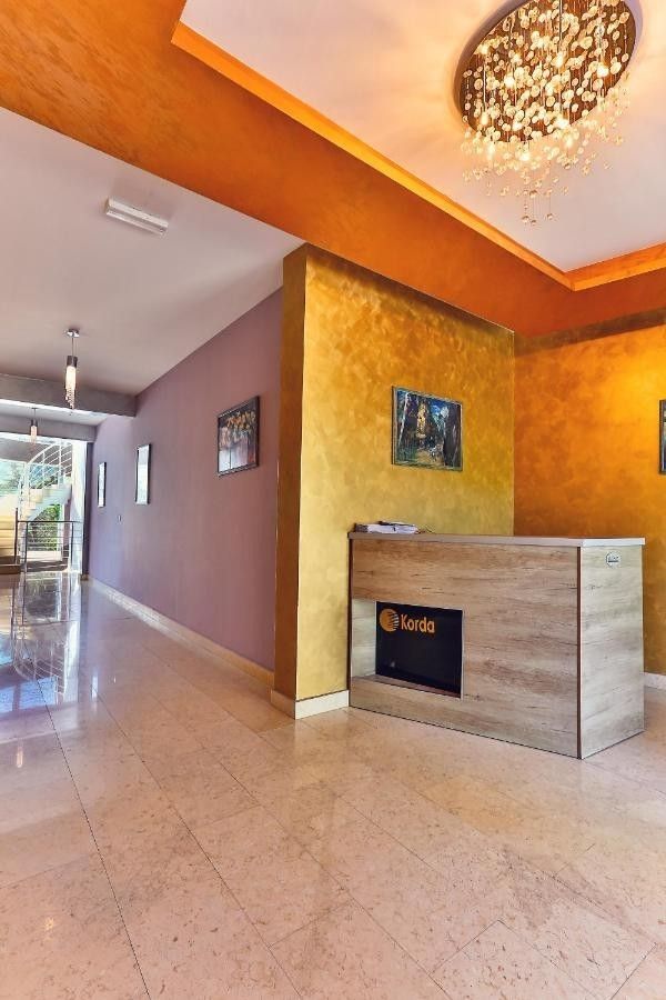 Prelep trosoban luksuzno opremljen stan sa panoramskim pogledom u Rafailovićima - Amfora Real Estate