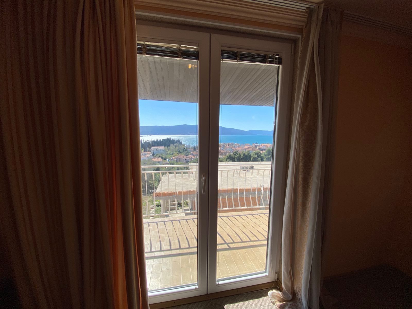 Kuca na prodaju (180m2) sa pogledom na more,Tivat - Amfora Real Estate