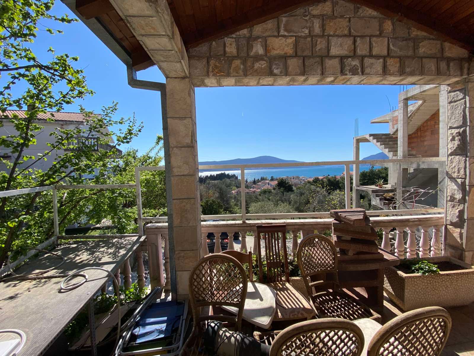 Kuca na prodaju (180m2) sa pogledom na more,Tivat - Amfora Real Estate