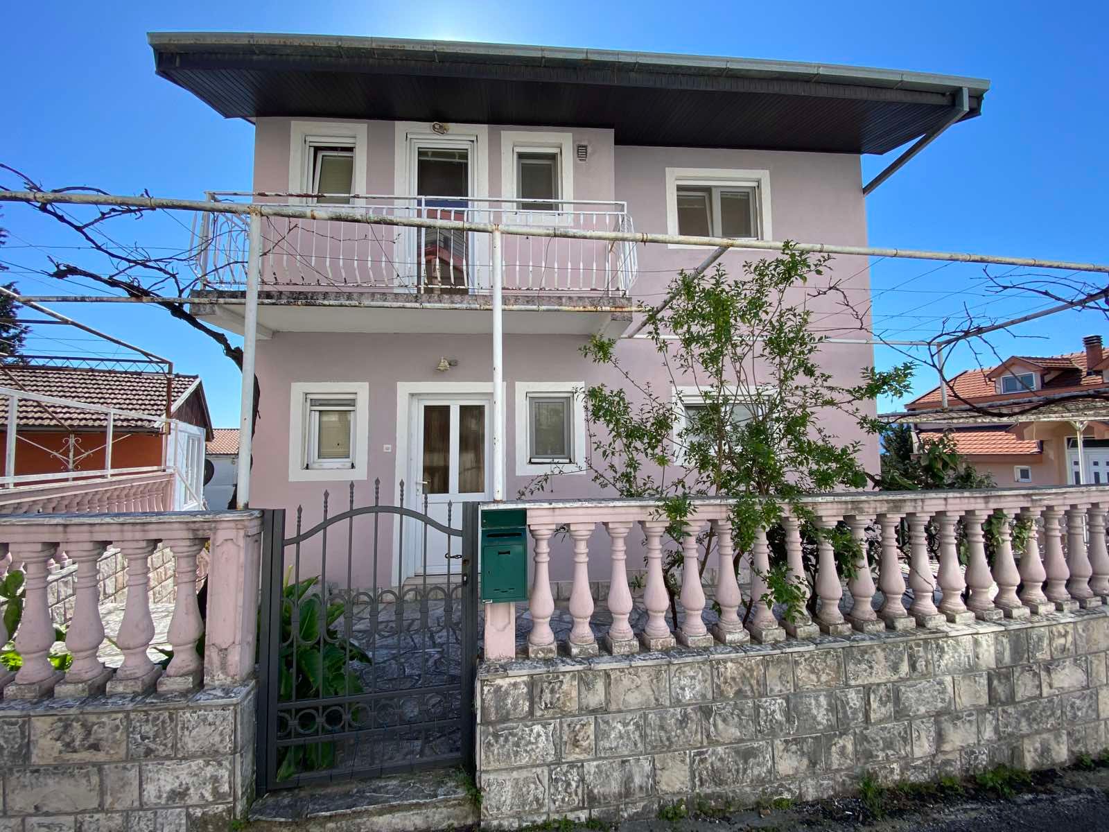 Kuca na prodaju (180m2) sa pogledom na more,Tivat - Amfora Real Estate