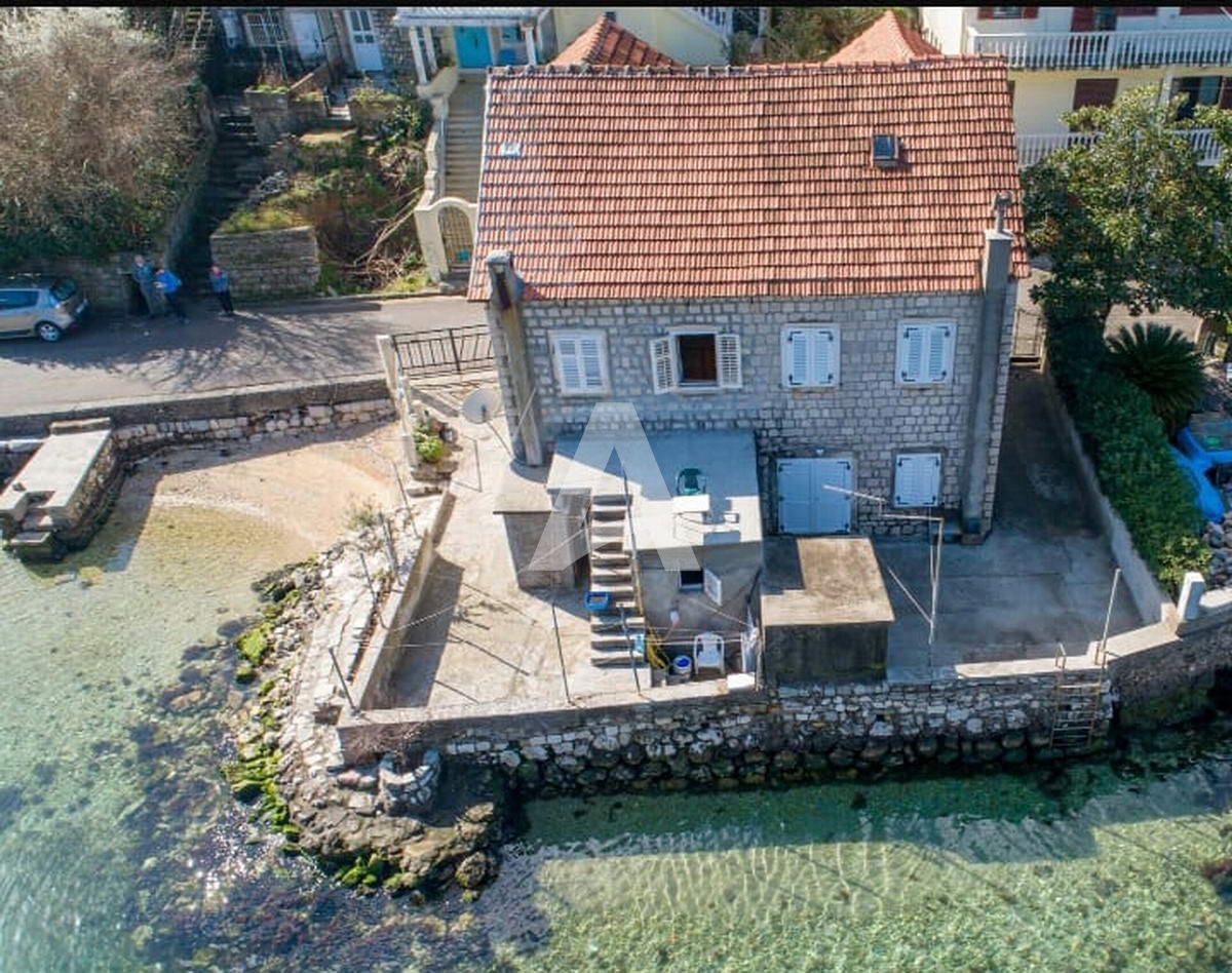 amforaproperty.com/Kamena kuća na samoj obali mora u Prčnju, Kotor