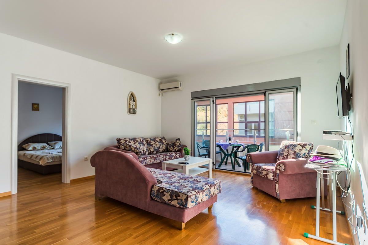 Prelep trosoban stan (94m2) u Rafailovićima - Amfora Real Estate