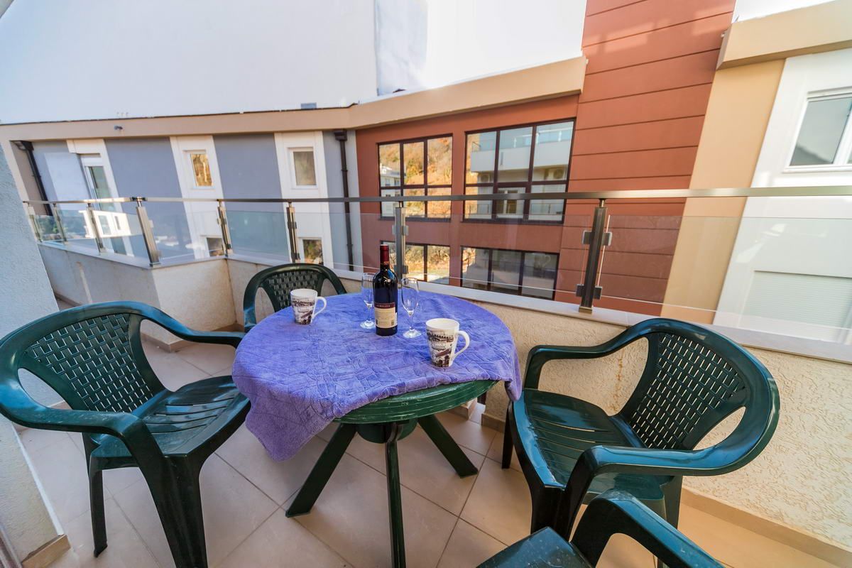 Prelep trosoban stan (94m2) u Rafailovićima - Amfora Real Estate