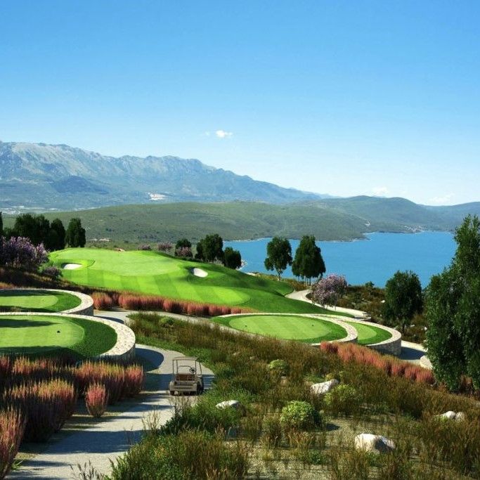 Na prodaju građevinski plac sa odobrenim projektom za vilu u Radovićima, Luštica - Amfora Real Estate