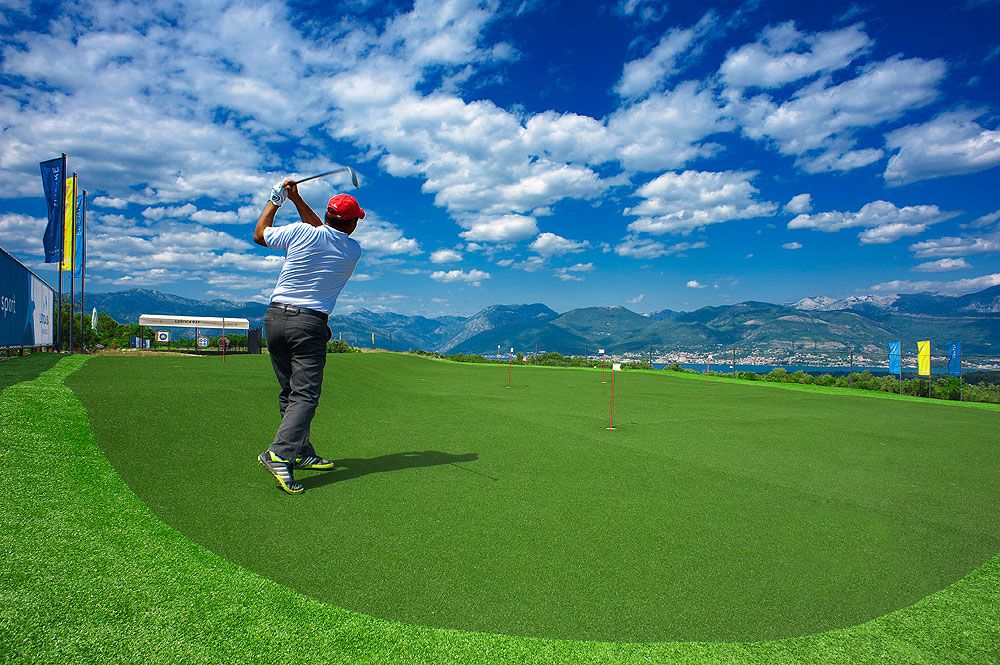 Na prodaju građevinski plac sa odobrenim projektom za vilu u Radovićima, Luštica - Amfora Real Estate