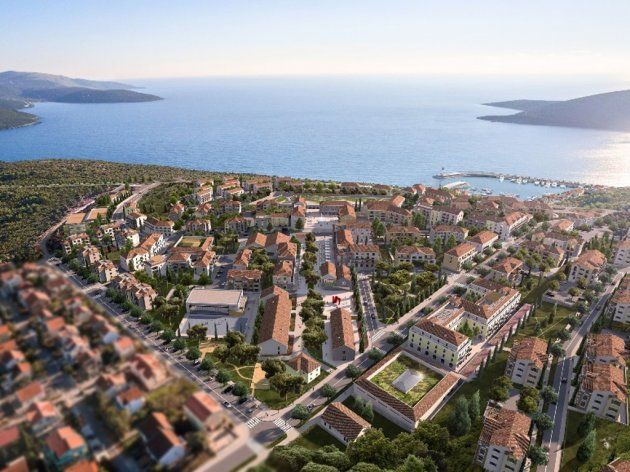 Na prodaju građevinski plac sa odobrenim projektom za vilu u Radovićima, Luštica - Amfora Real Estate