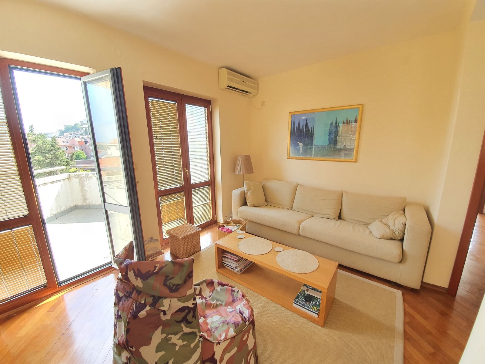 Prodaje se namesten trosoban stan 65m2 + terase u Budvi - Amfora Real Estate