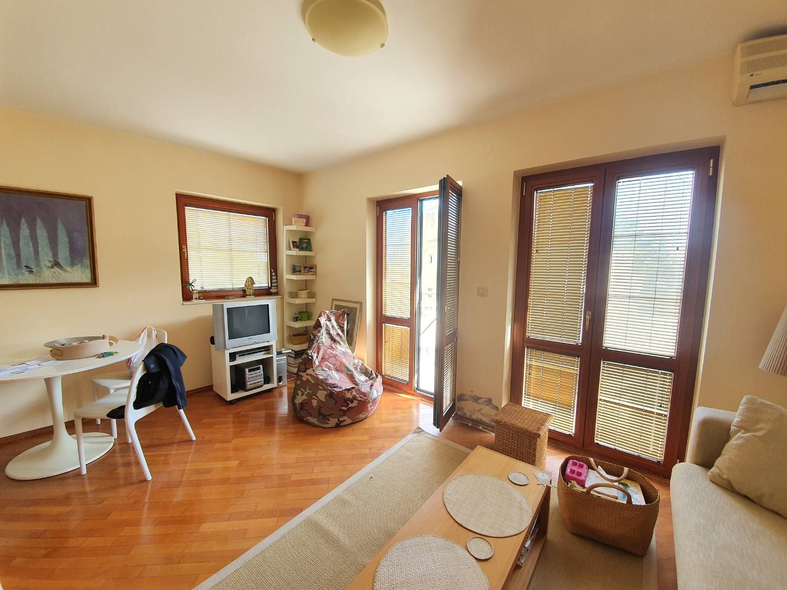 Prodaje se namesten trosoban stan 65m2 + terase u Budvi - Amfora Real Estate