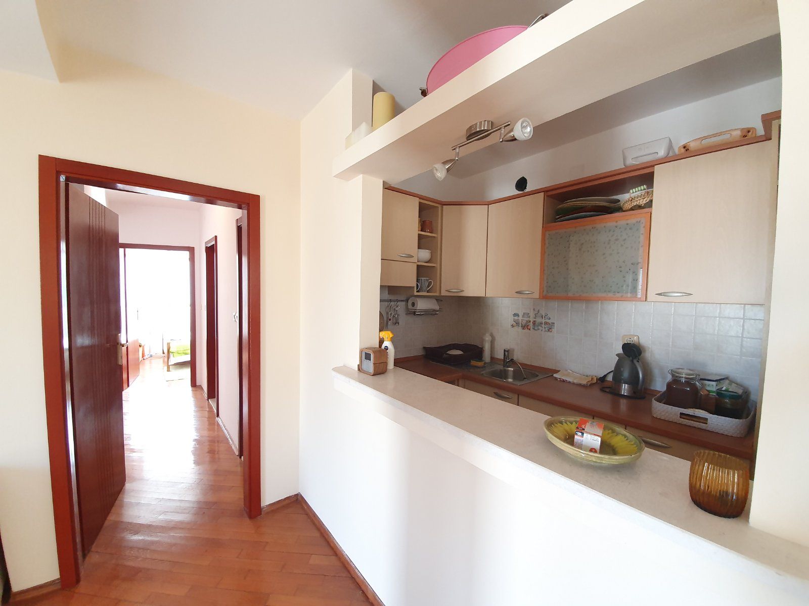 Prodaje se namesten trosoban stan 65m2 + terase u Budvi - Amfora Real Estate