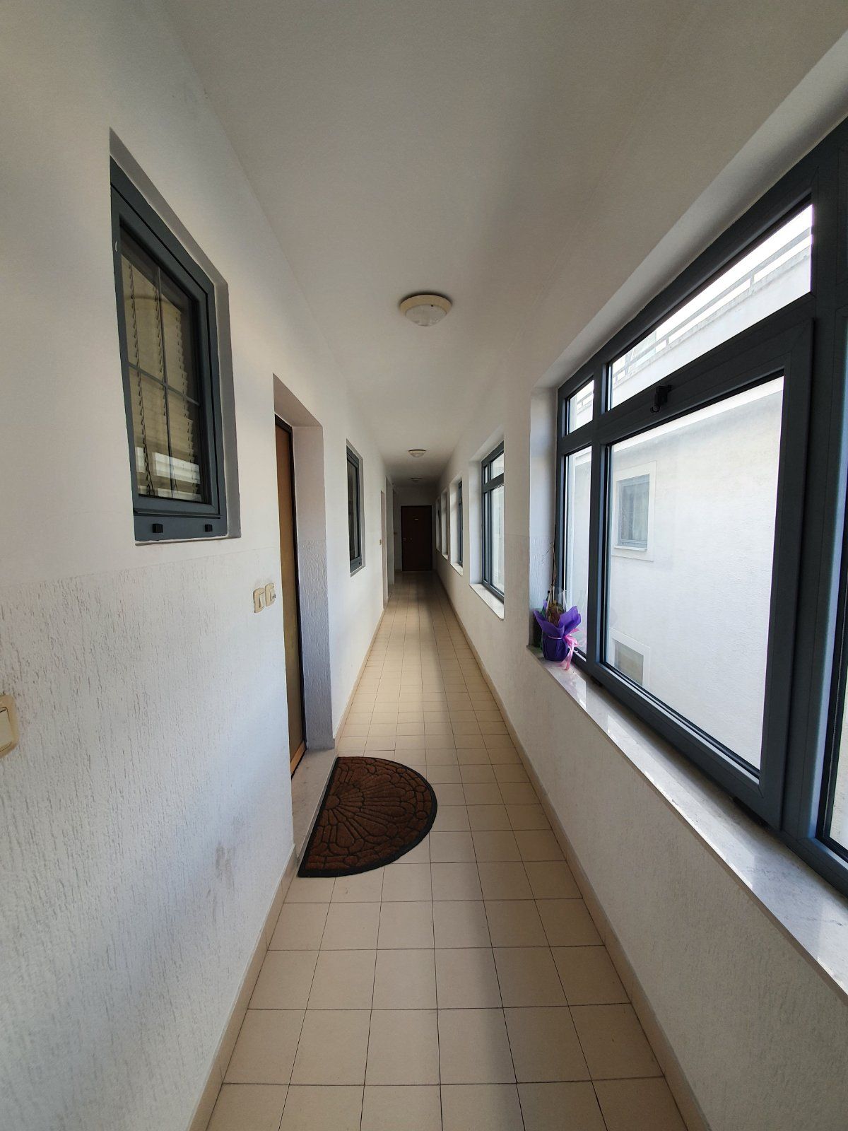 Prodaje se namesten trosoban stan 65m2 + terase u Budvi - Amfora Real Estate