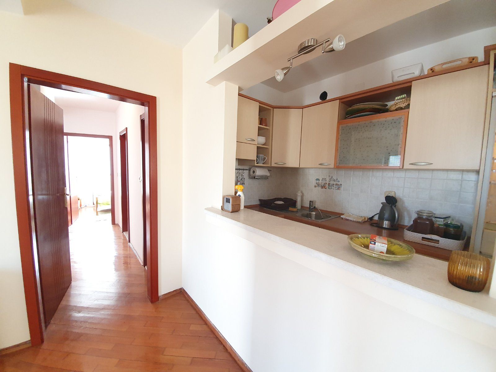 Prodaje se namesten trosoban stan 65m2 + terase u Budvi - Amfora Real Estate