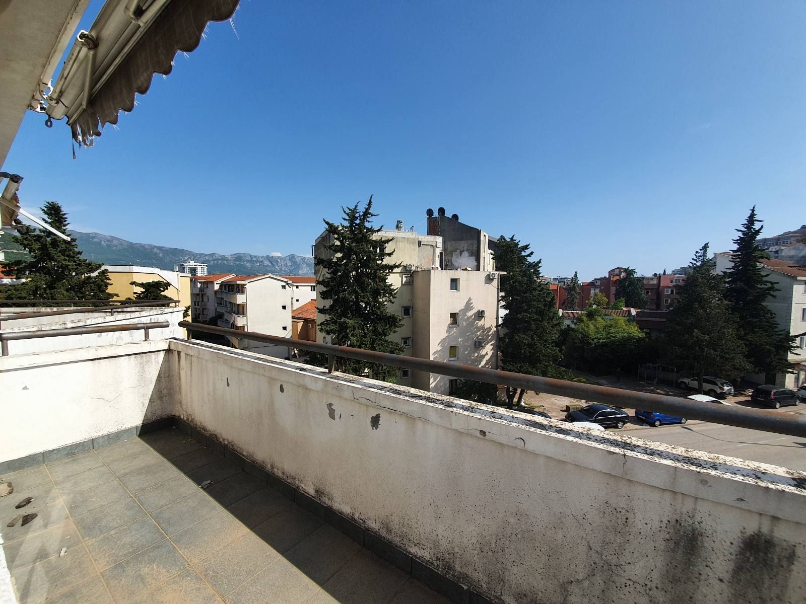 Prodaje se namesten trosoban stan 65m2 + terase u Budvi - Amfora Real Estate