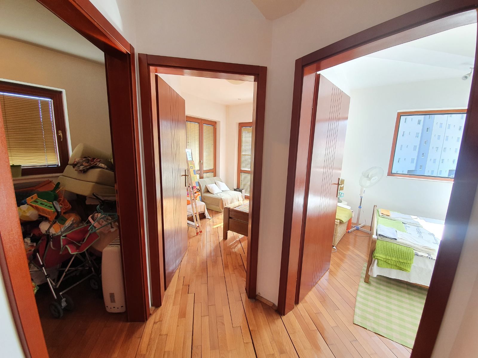 Prodaje se namesten trosoban stan 65m2 + terase u Budvi - Amfora Real Estate