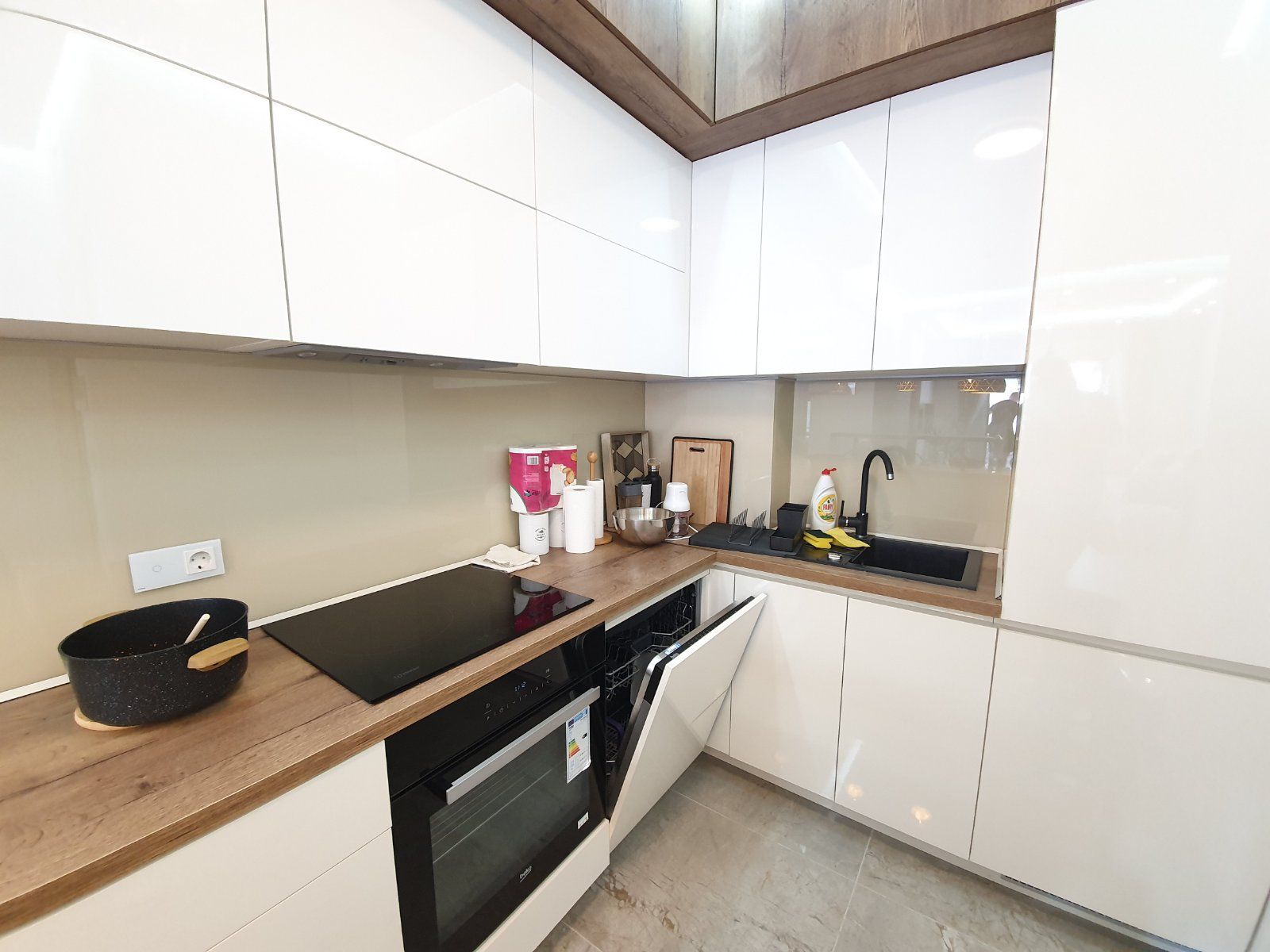 Prodaje se dvosoban luksuzno opremljen stan 67m2,The Old Bakery,Budva - Amfora Real Estate