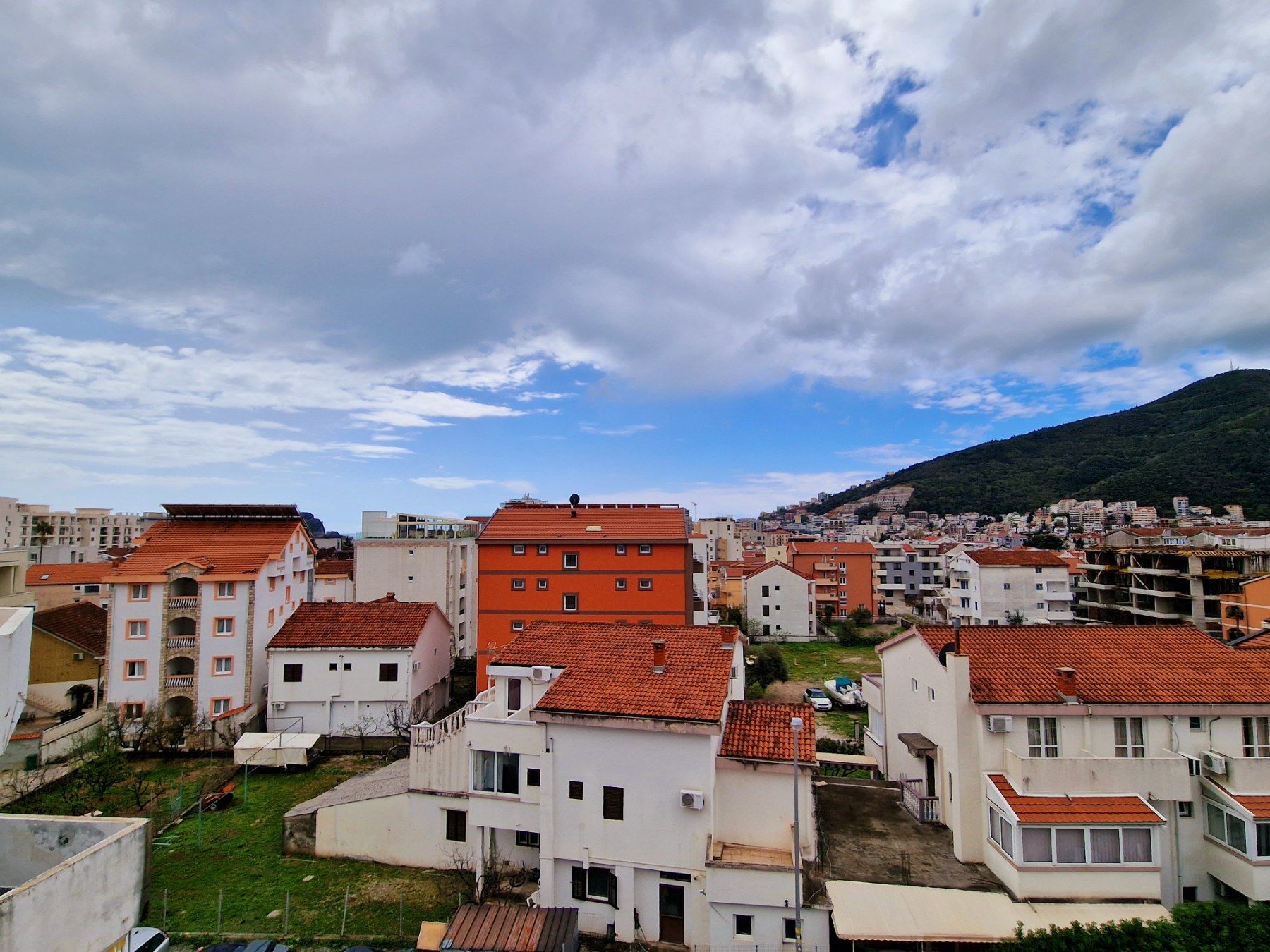 DVOSOBAN NAMEŠTEN STAN 48m2 U BUDVI - Amfora Real Estate