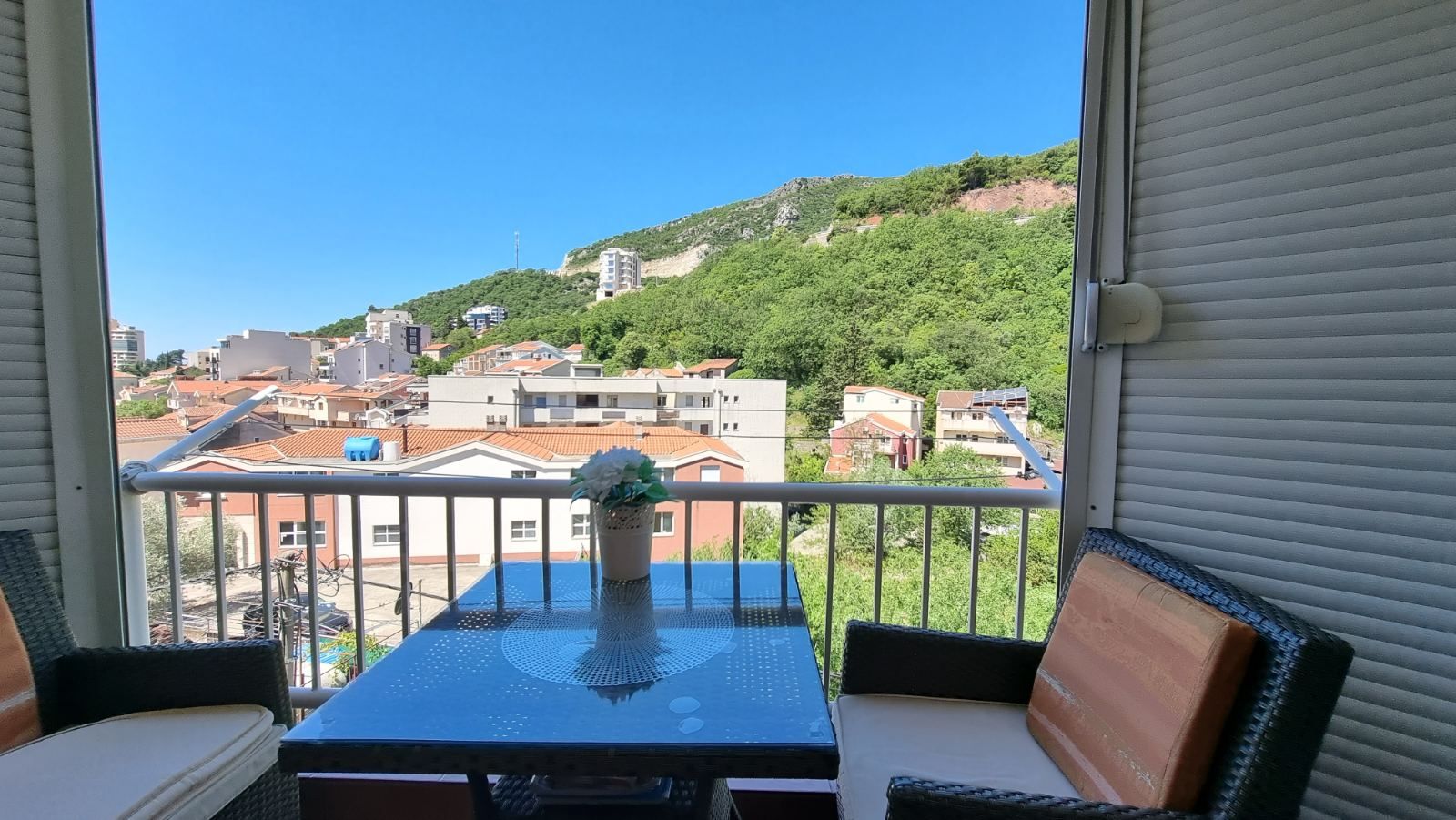 DVOSOBAN NAMEŠTEN STAN 50m2-BECICI - Amfora Real Estate