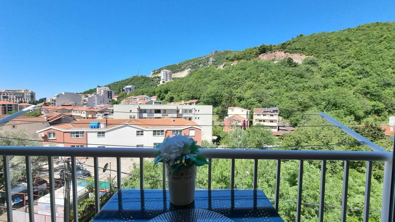 DVOSOBAN NAMEŠTEN STAN 50m2-BECICI - Amfora Real Estate