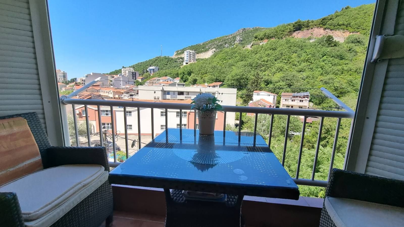 DVOSOBAN NAMEŠTEN STAN 50m2-BECICI - Amfora Real Estate