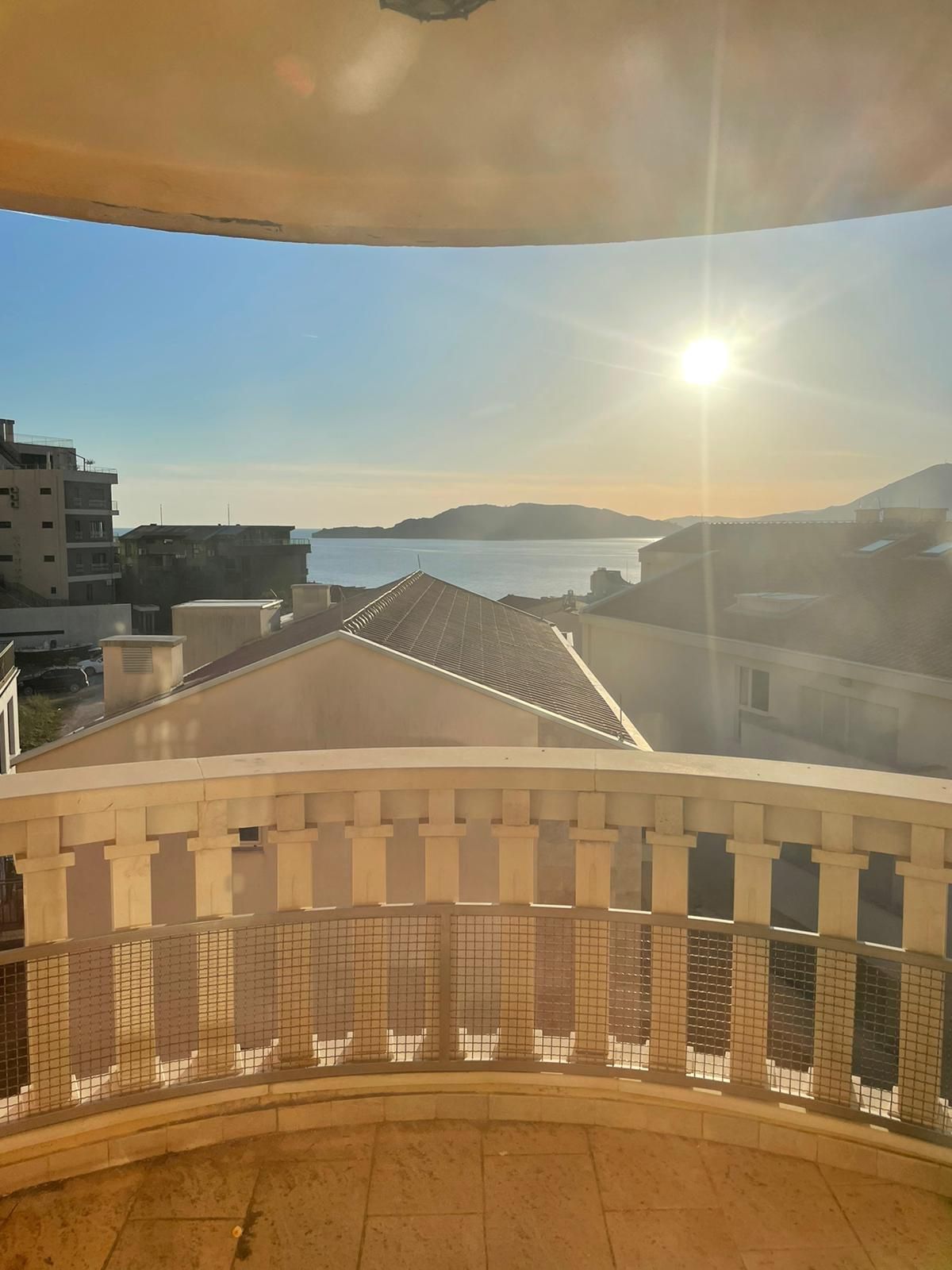 Luksuzan četvorosoban stan sa pogledom na more, Przno - Amfora Real Estate