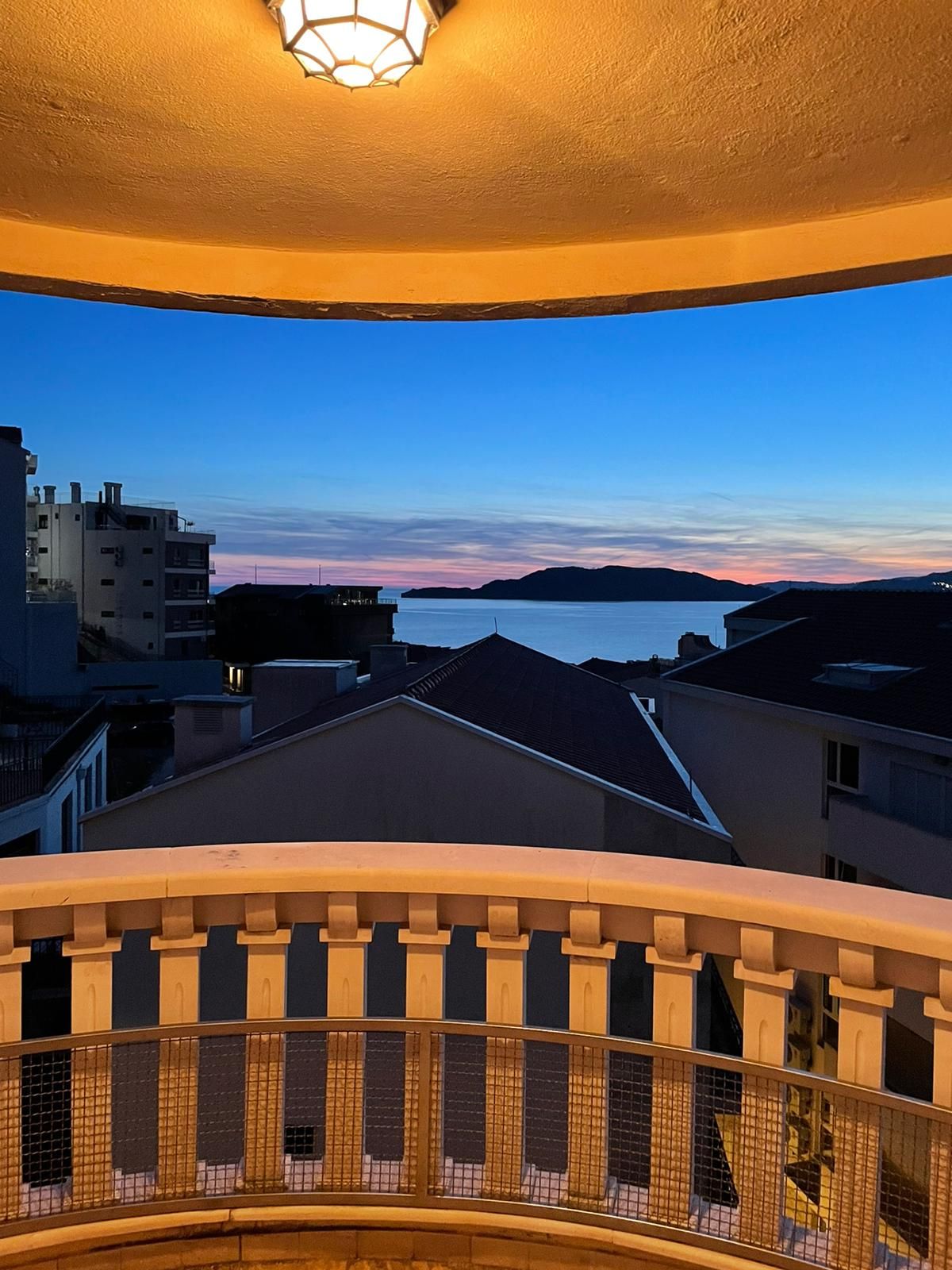 Luksuzan četvorosoban stan sa pogledom na more, Przno - Amfora Real Estate