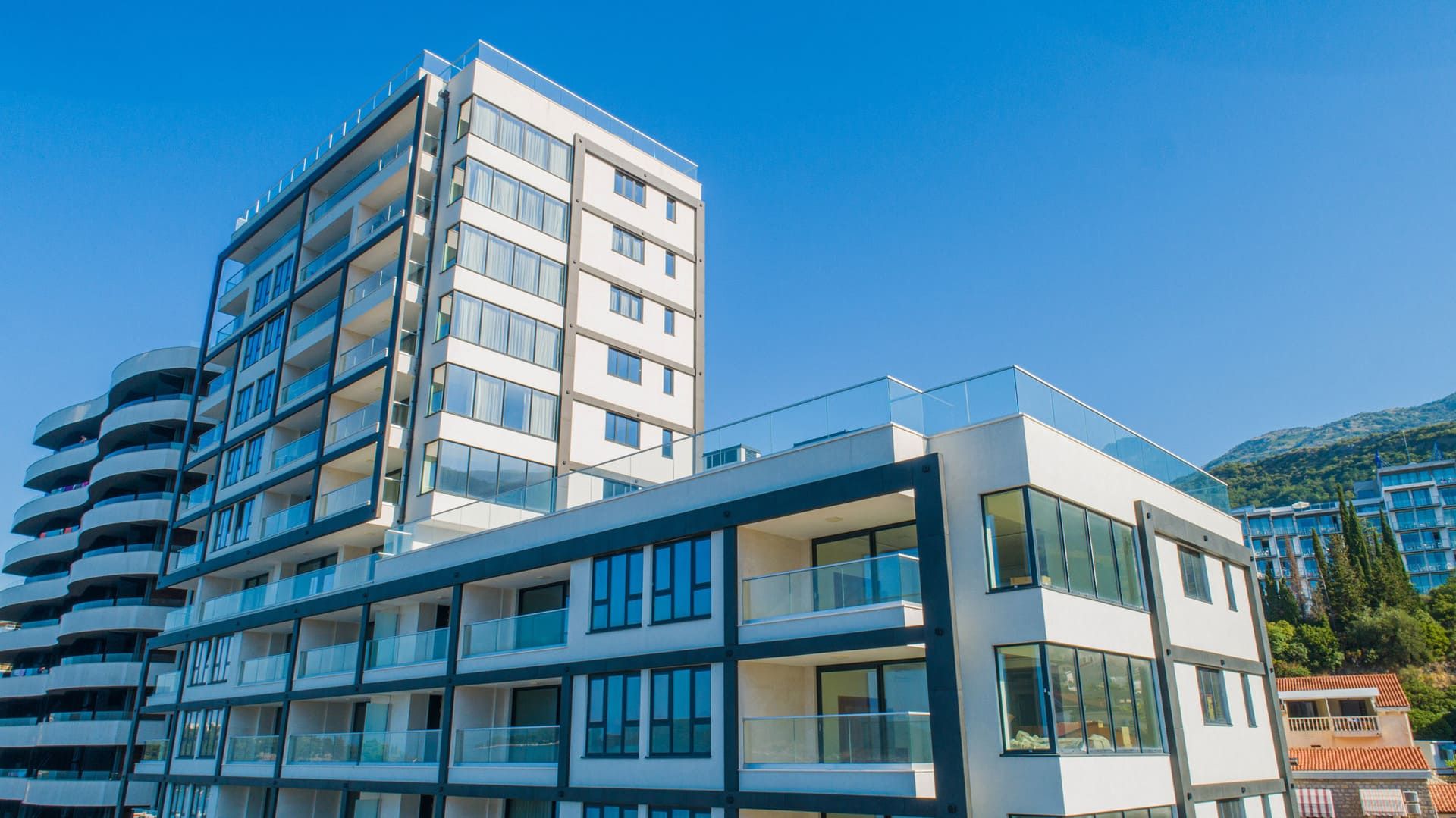 Prodaja stanova u novom stambenom kompleksu,na prvoj liniji mora.Rafailovići - Amfora Real Estate