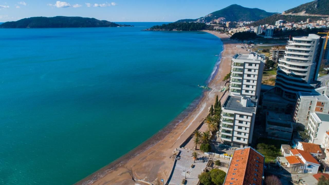 Prodaja stanova u novom stambenom kompleksu,na prvoj liniji mora.Rafailovići - Amfora Real Estate