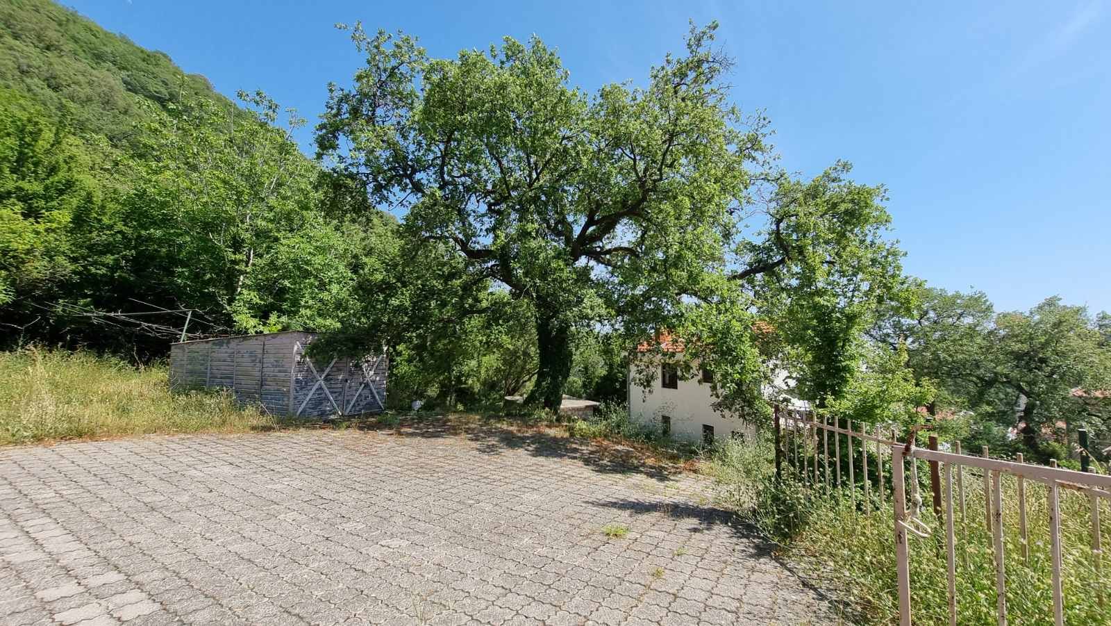 Kuca za renoviranje sa prelepim pogledom na more,Petrovac,Budva. - Amfora Real Estate