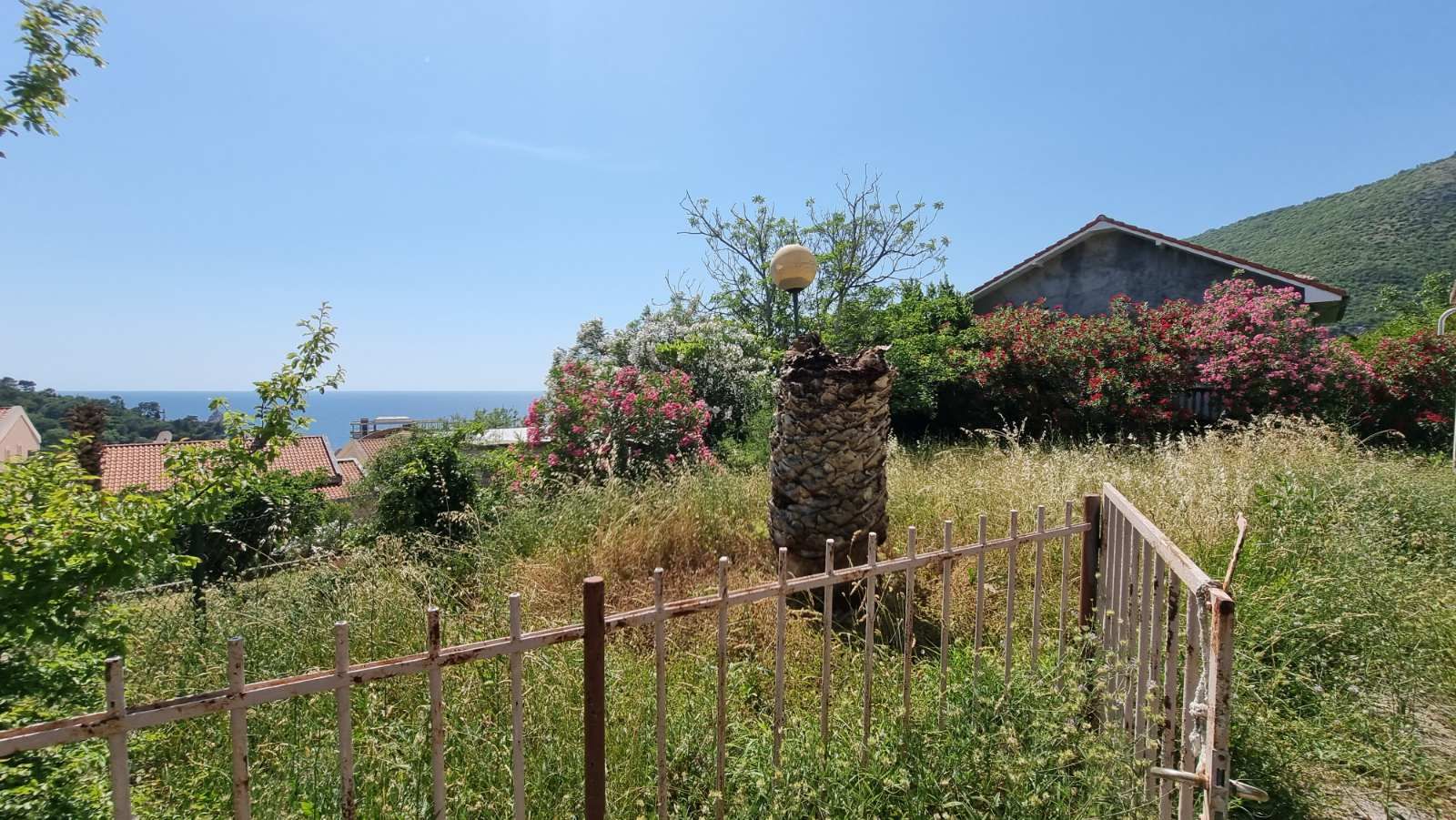 Kuca za renoviranje sa prelepim pogledom na more,Petrovac,Budva. - Amfora Real Estate