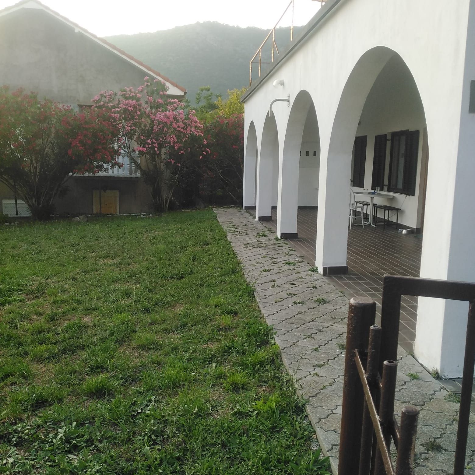 amforaproperty.com/Kuca za renoviranje sa prelepim pogledom na more,Petrovac,Budva.