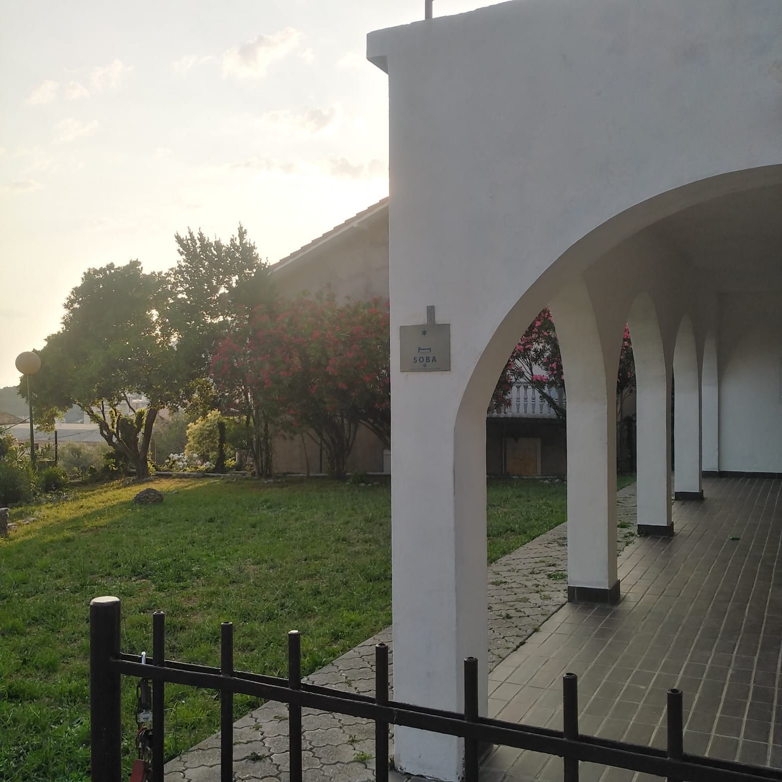 amforaproperty.com/Kuca za renoviranje sa prelepim pogledom na more,Petrovac,Budva.