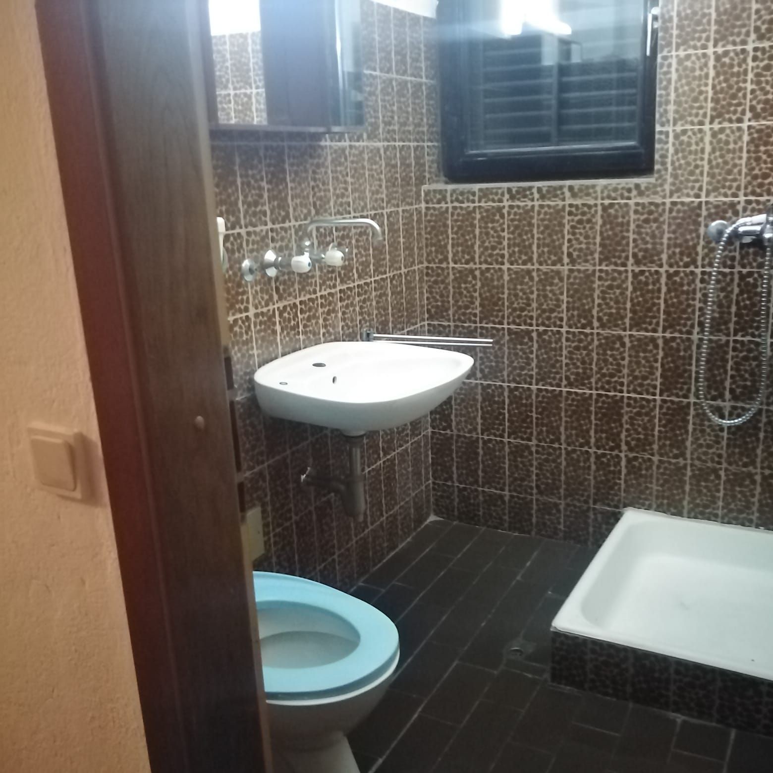 amforaproperty.com/Kuca za renoviranje sa prelepim pogledom na more,Petrovac,Budva.