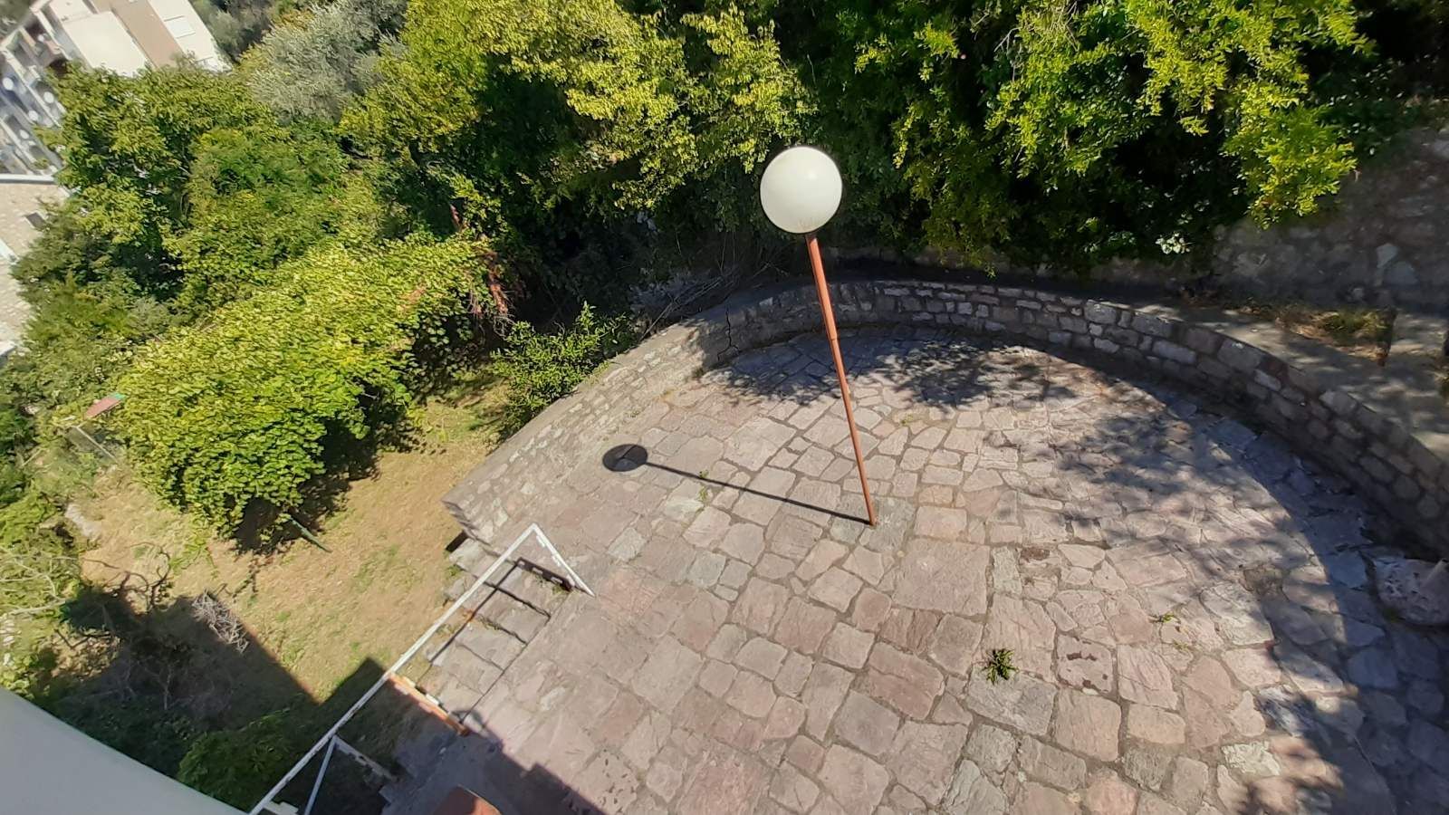amforaproperty.com/Kuca za renoviranje sa prelepim pogledom na more,Petrovac,Budva.