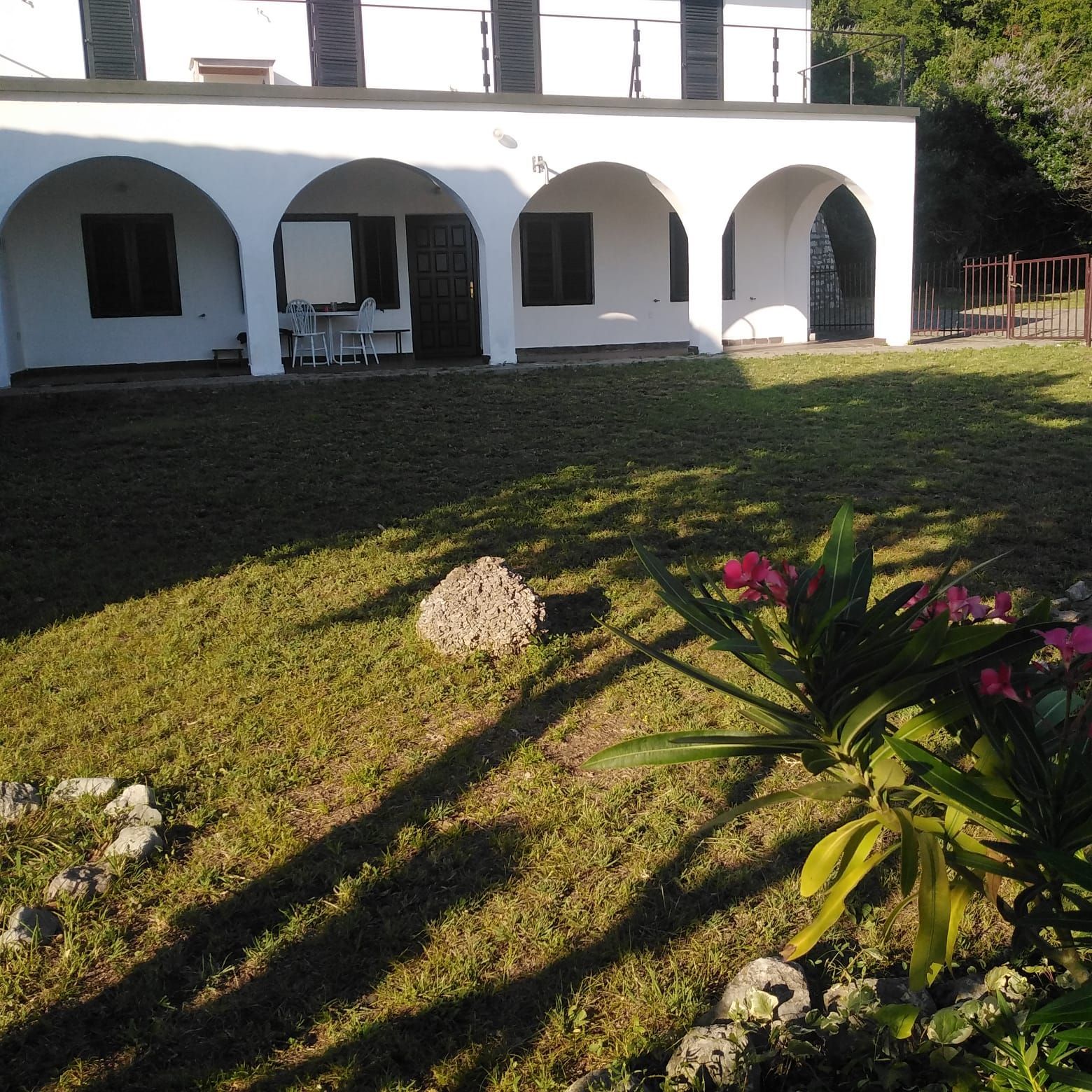 amforaproperty.com/Kuca za renoviranje sa prelepim pogledom na more,Petrovac,Budva.