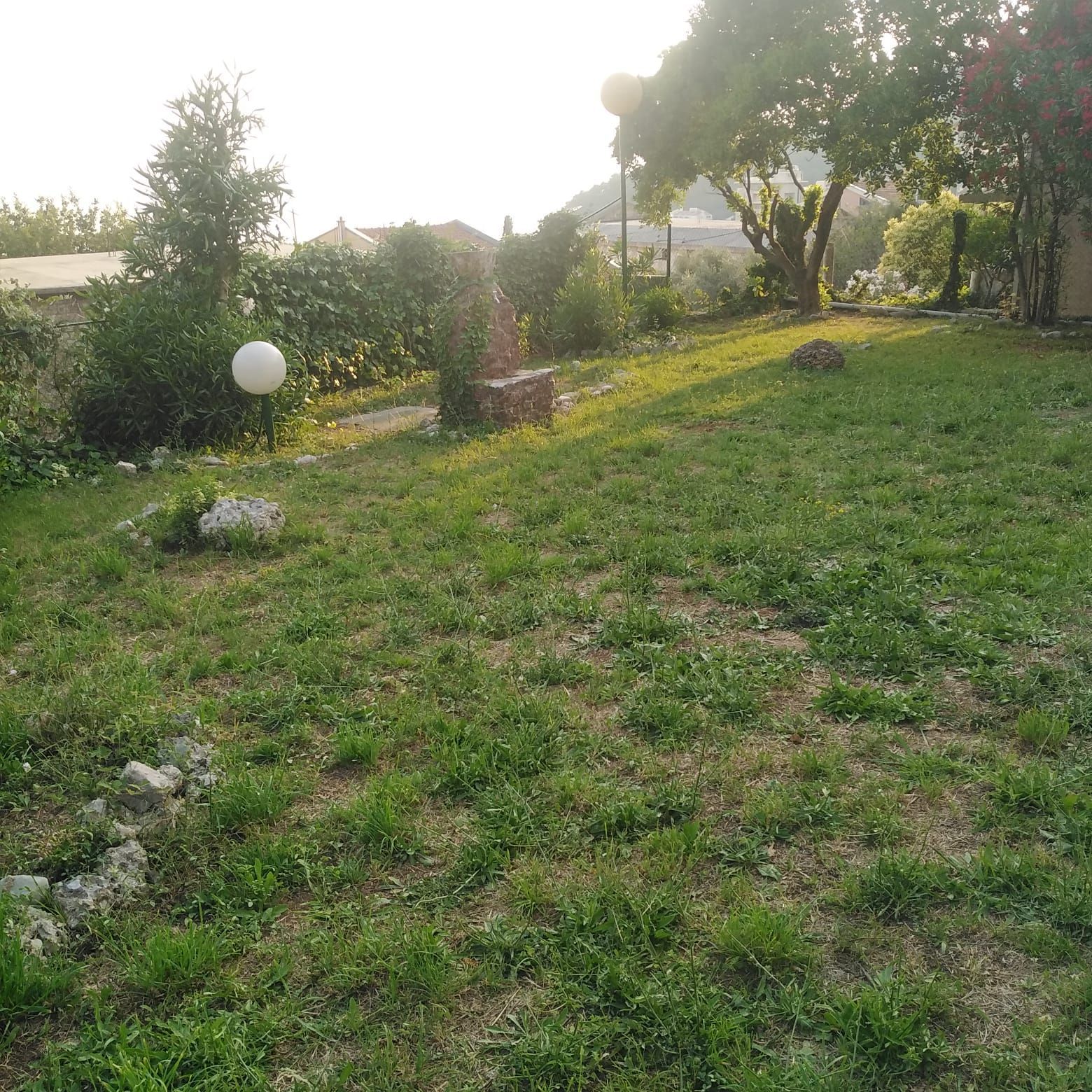 amforaproperty.com/Kuca za renoviranje sa prelepim pogledom na more,Petrovac,Budva.