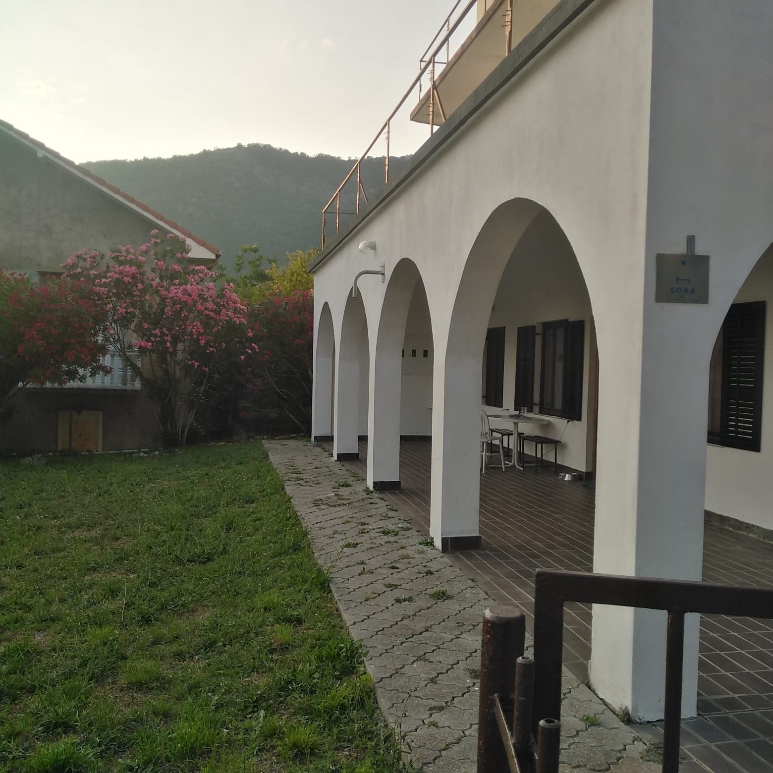 amforaproperty.com/Kuca za renoviranje sa prelepim pogledom na more,Petrovac,Budva.