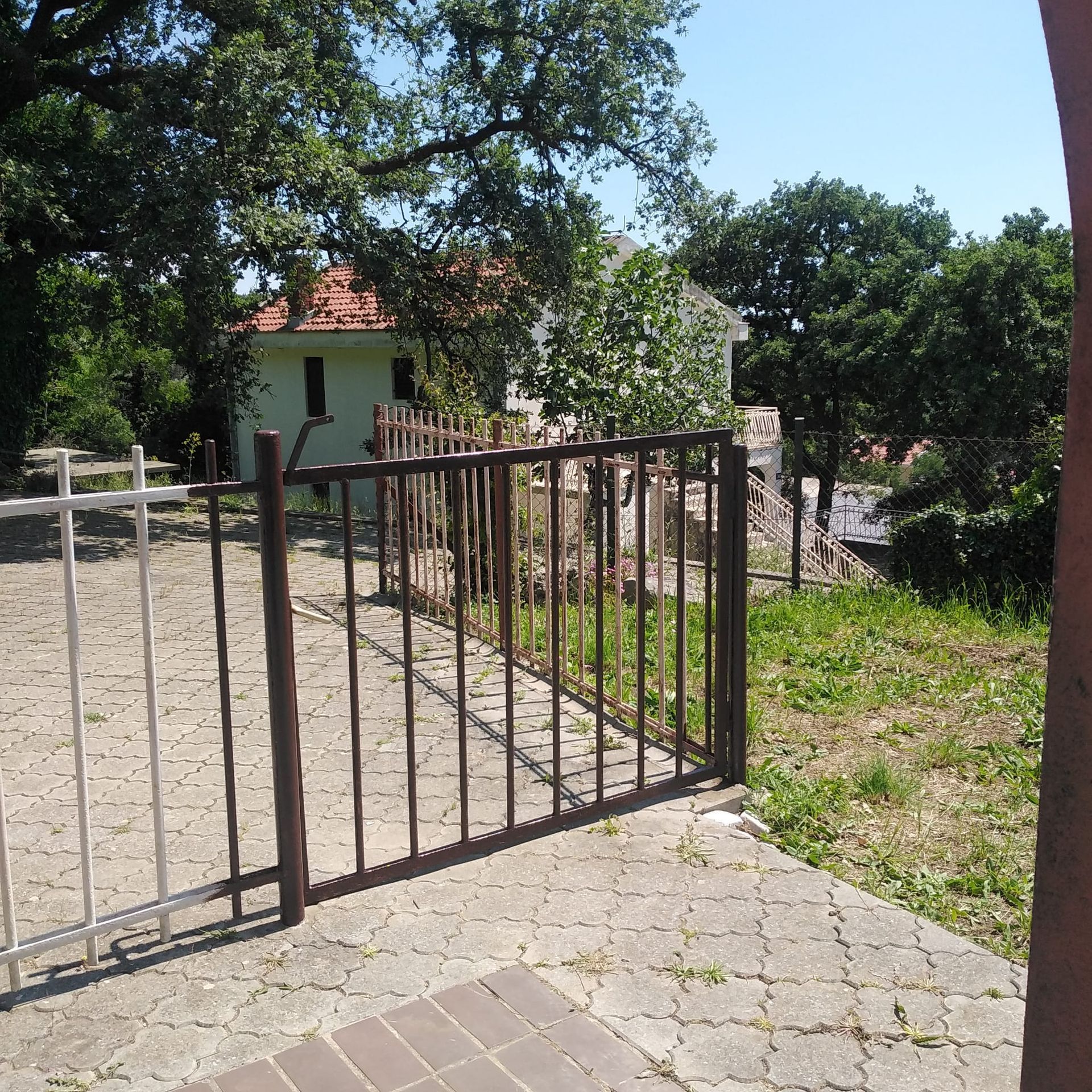 amforaproperty.com/Kuca za renoviranje sa prelepim pogledom na more,Petrovac,Budva.