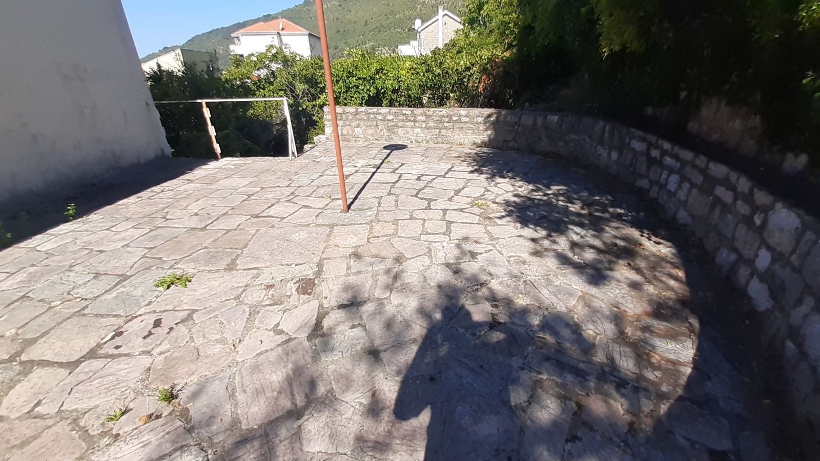 amforaproperty.com/Kuca za renoviranje sa prelepim pogledom na more,Petrovac,Budva.