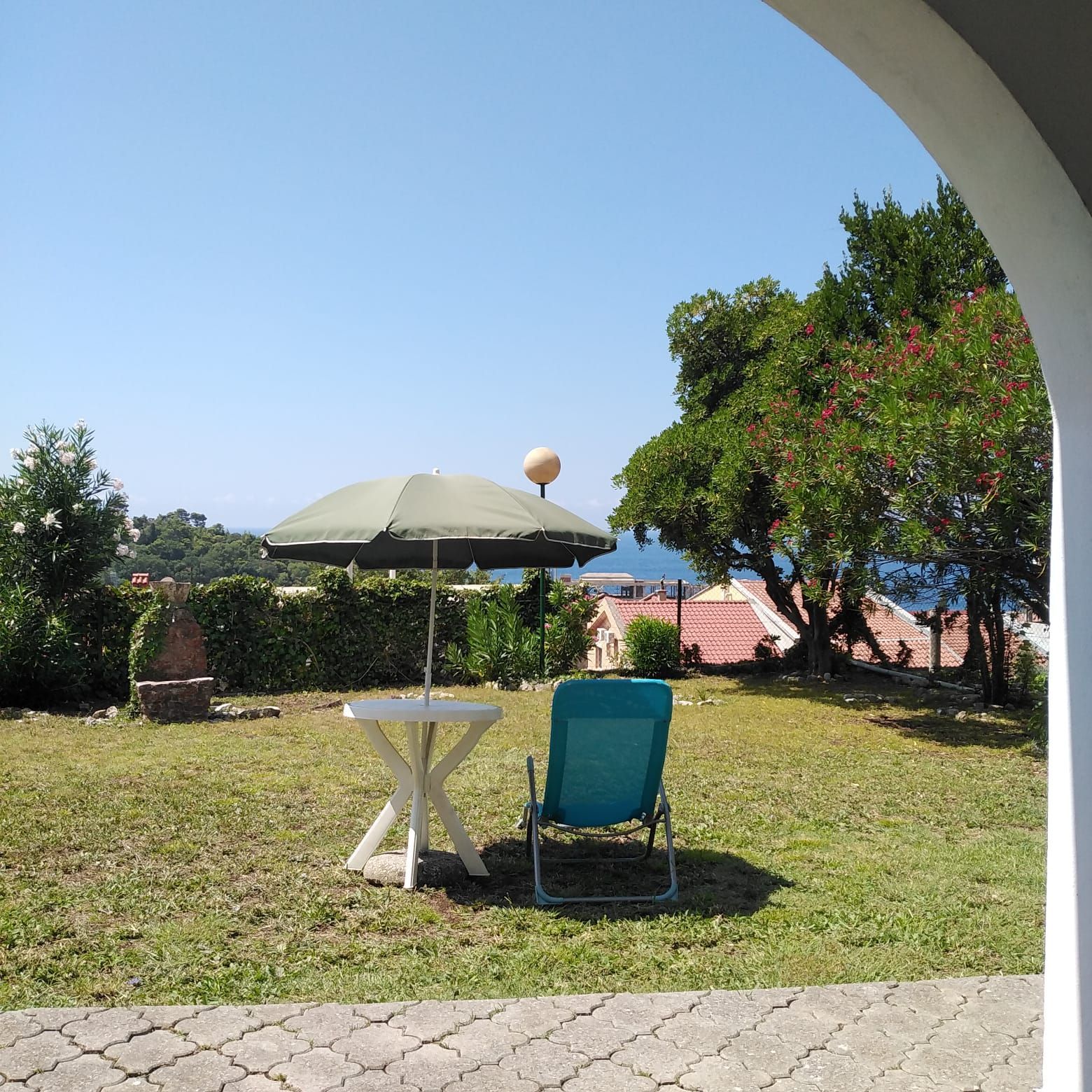 amforaproperty.com/Kuca za renoviranje sa prelepim pogledom na more,Petrovac,Budva.