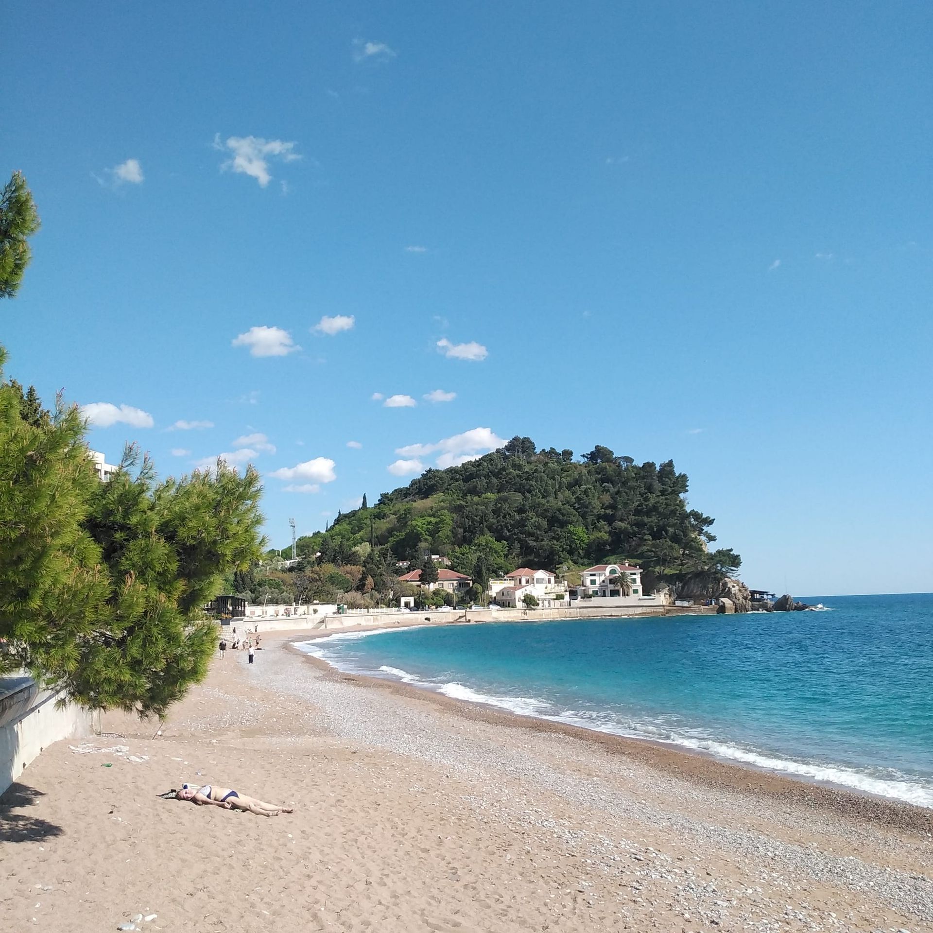 amforaproperty.com/Kuca za renoviranje sa prelepim pogledom na more,Petrovac,Budva.